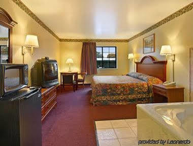 Super 8 By Wyndham Claremore Ok Exteriör bild